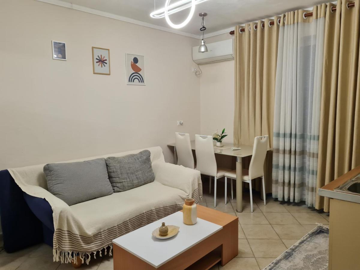 Downtown Boulevard Apartment With A Cute Balcony! Tirana Exterior photo